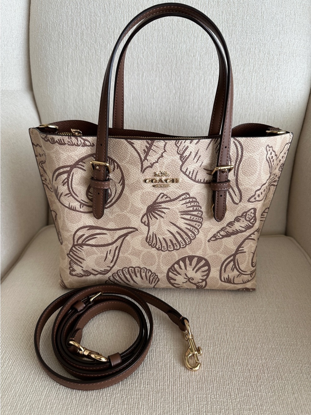 Mollie Tote Bag 25 In Signature Canvas With Shell Print